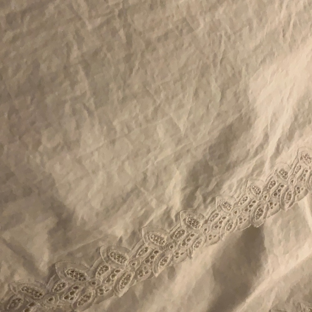 White queen size dust ruffle